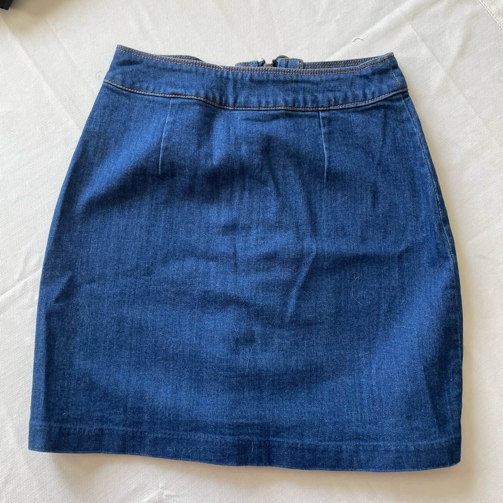 NWT HM Jean skirt, zippered back of skirt, size 2